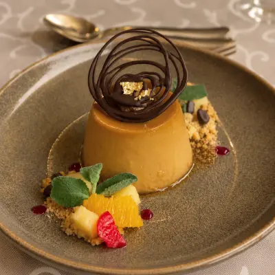 Panna Cotta Al Vermouth Scuro Atacameño Con Gelato Ai Frutti Rossi