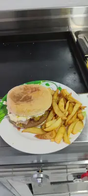 promoción hamburguesa suiza con papas