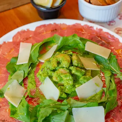 CARPACCIO DE RES Y CAMARON
